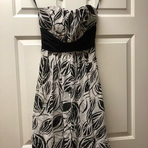 Size 0 strapless White House black market dress